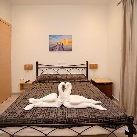 Karnagio Rooms Kyparissia Esterno foto