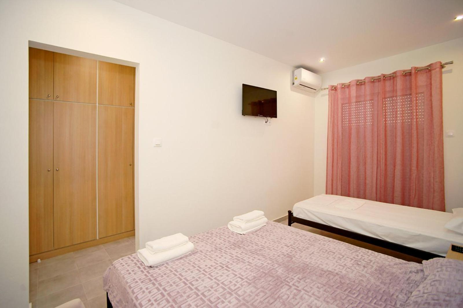 Karnagio Rooms Kyparissia Esterno foto