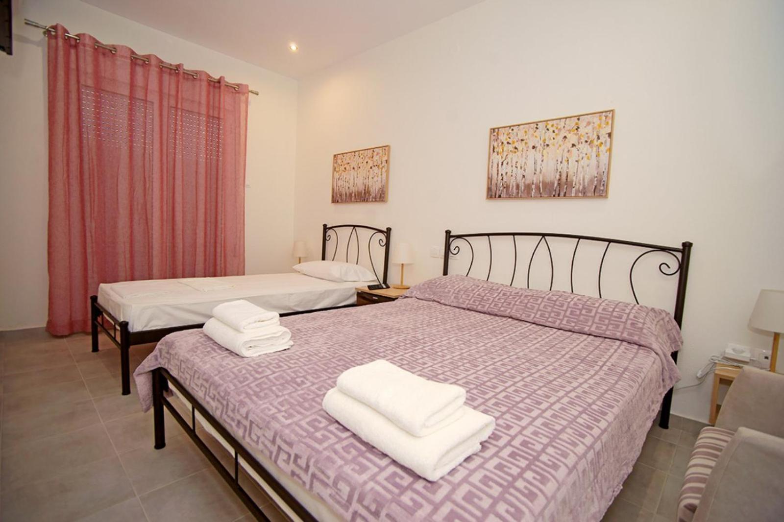 Karnagio Rooms Kyparissia Esterno foto