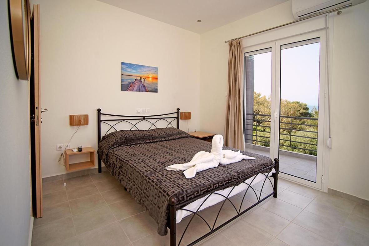 Karnagio Rooms Kyparissia Esterno foto