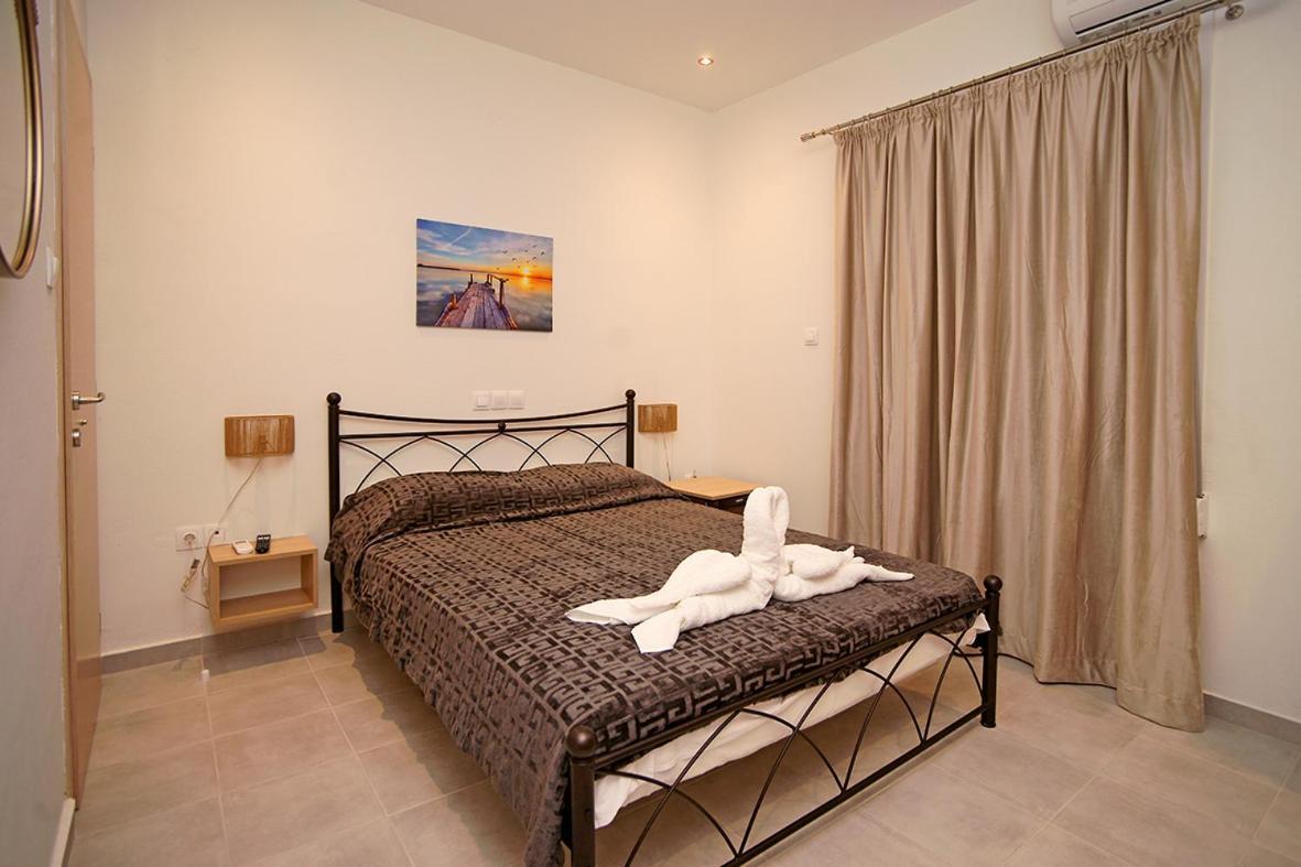 Karnagio Rooms Kyparissia Esterno foto