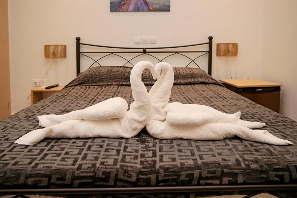 Karnagio Rooms Kyparissia Esterno foto