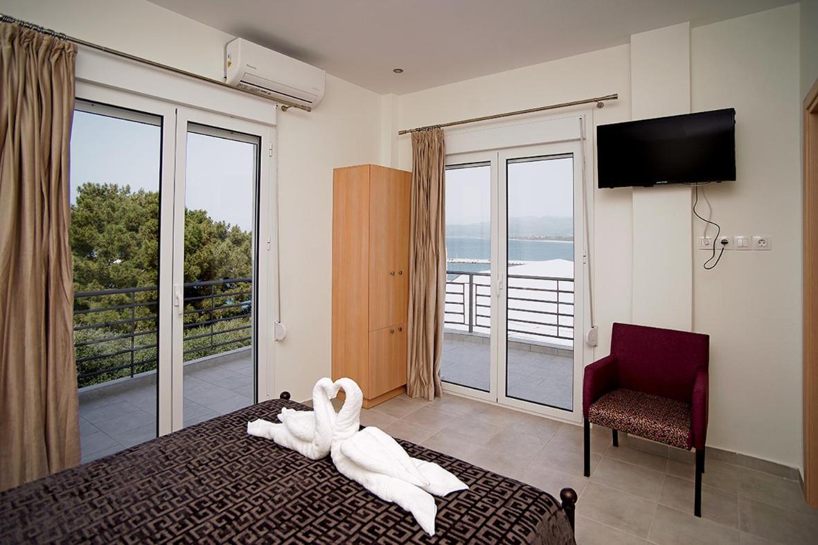 Karnagio Rooms Kyparissia Esterno foto