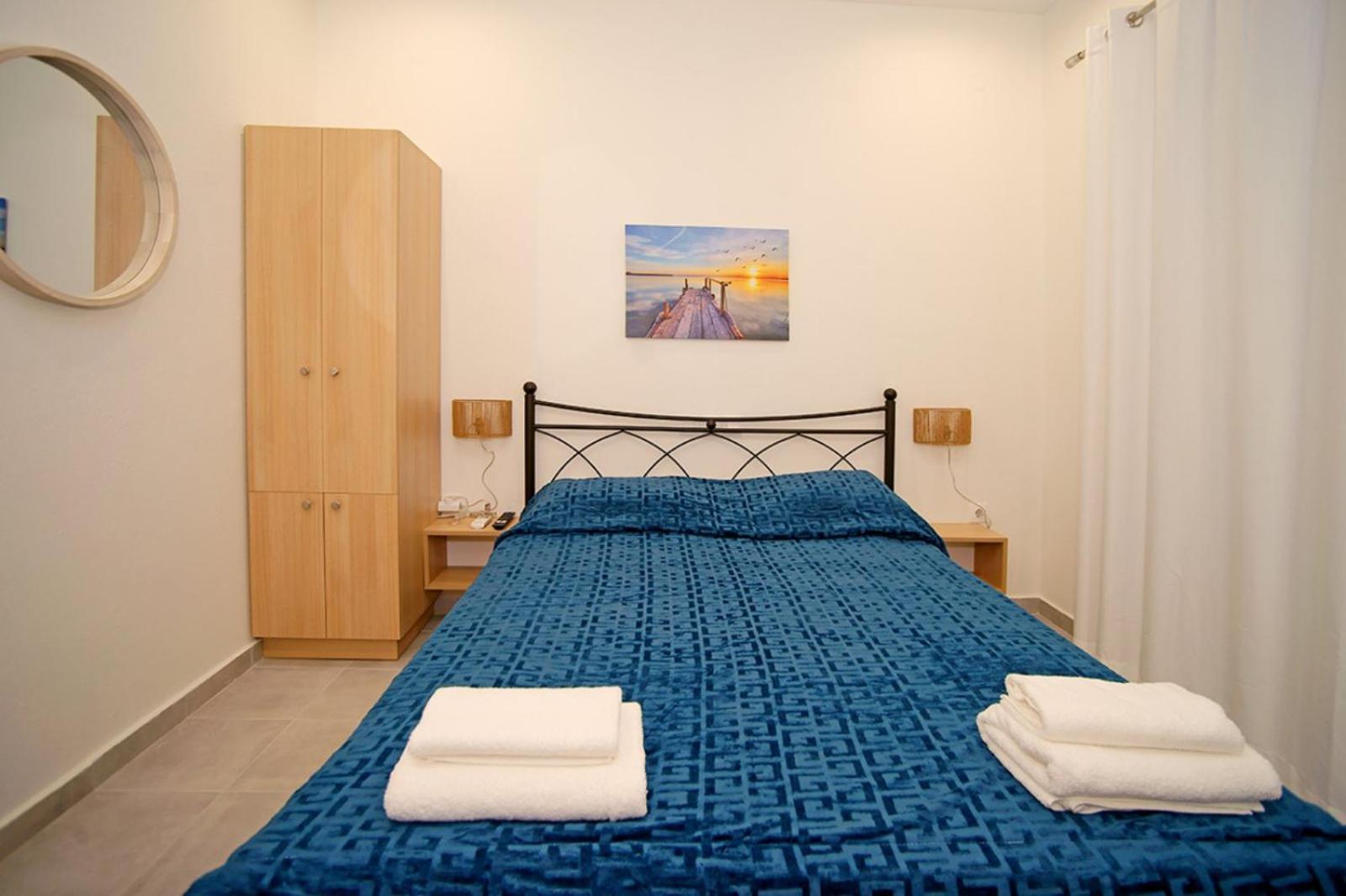 Karnagio Rooms Kyparissia Esterno foto