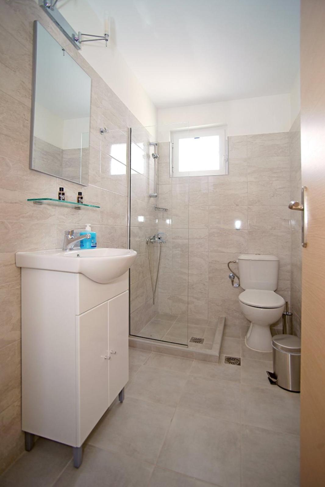 Karnagio Rooms Kyparissia Esterno foto